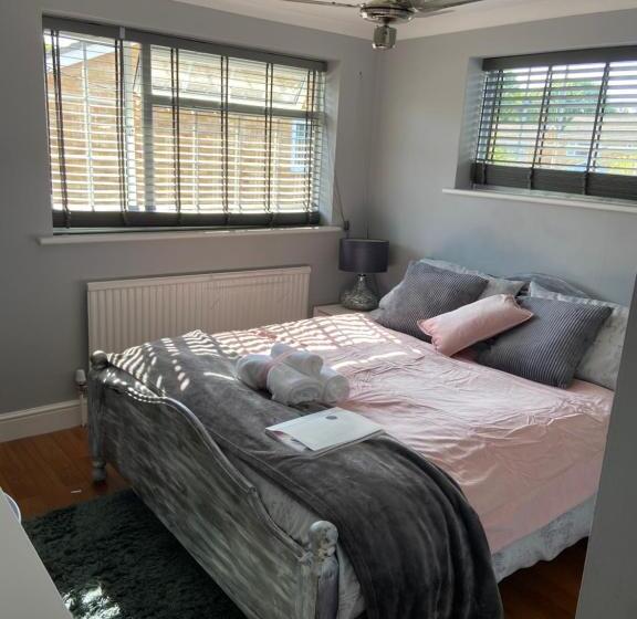 צימר Wisteria House Perfect For Contractors & Business