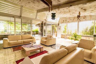 هتل Deluxe Villa With Pool