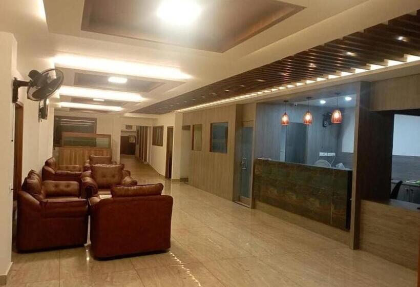 فندق Queens Tourist Home