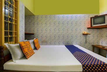 هتل Spot On 69027 Gemini Guest House