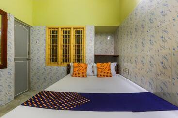 هتل Spot On 69027 Gemini Guest House