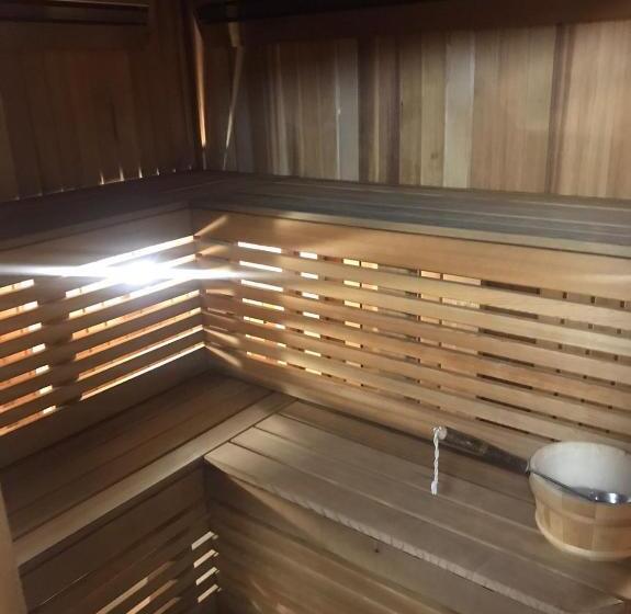 リゾートホテル чорна вода