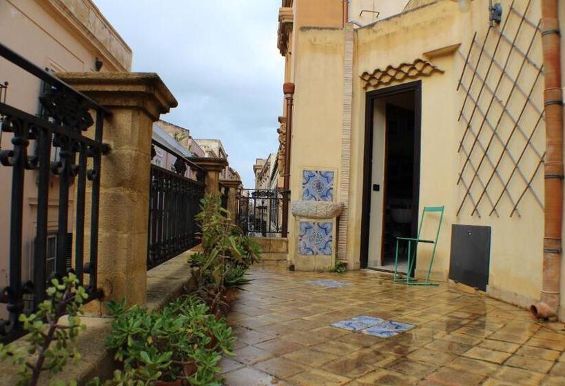تختخواب و صبحانه Dimora Di Charme Cassaro 168