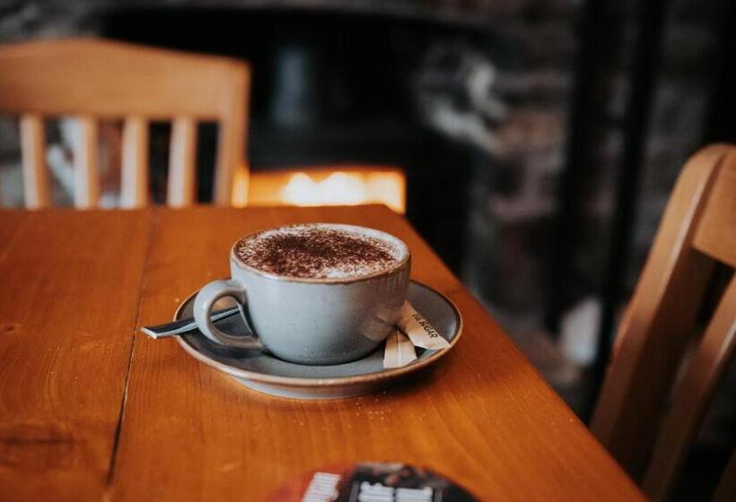 住宿加早餐  The Fox And Hounds