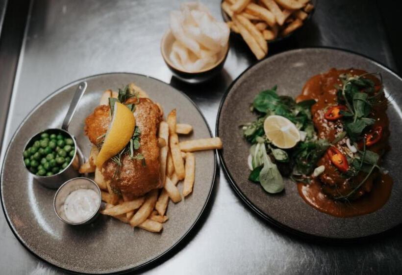 住宿加早餐  The Fox And Hounds