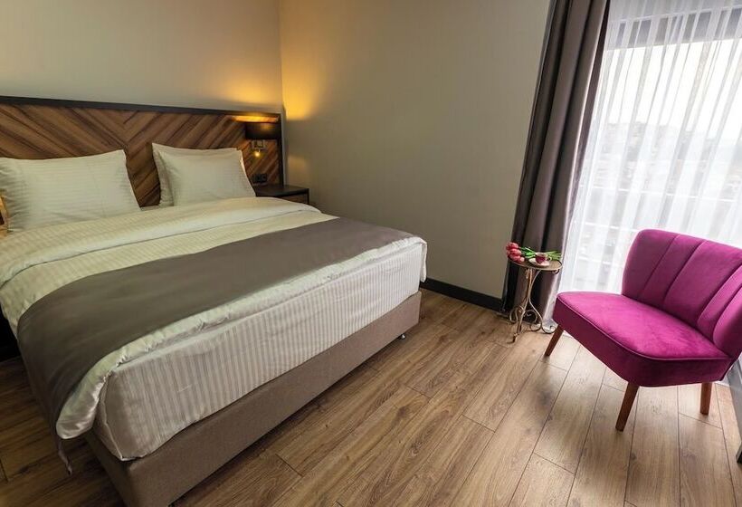 مسافرخانه Yusufhan  Suites