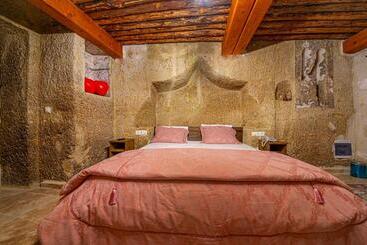 هتل Belenus Cave House