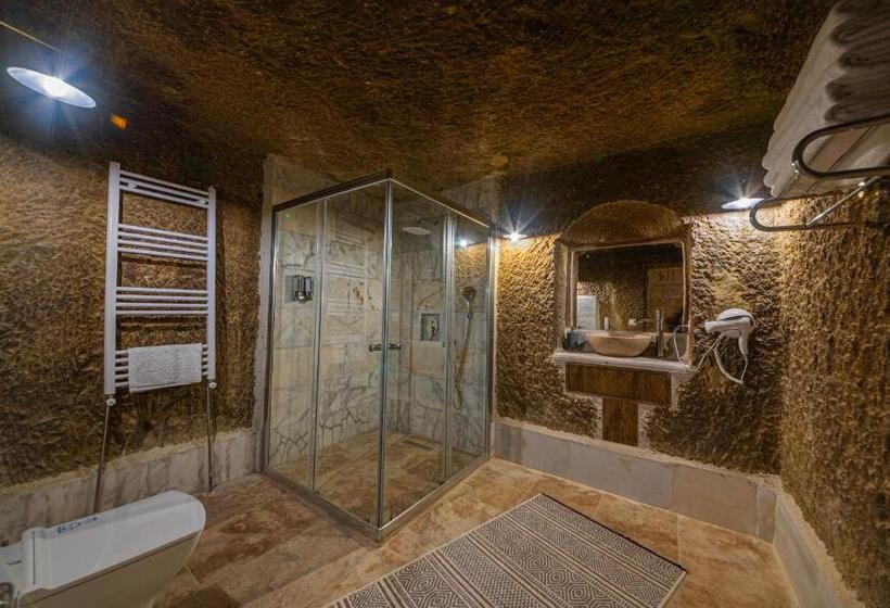 هتل Belenus Cave House