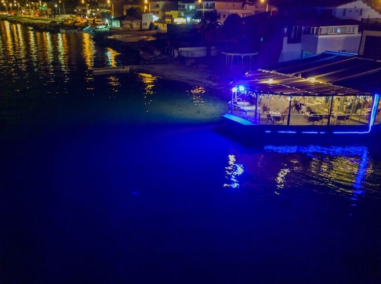 בית מלון כפרי Black Lotus İzmir