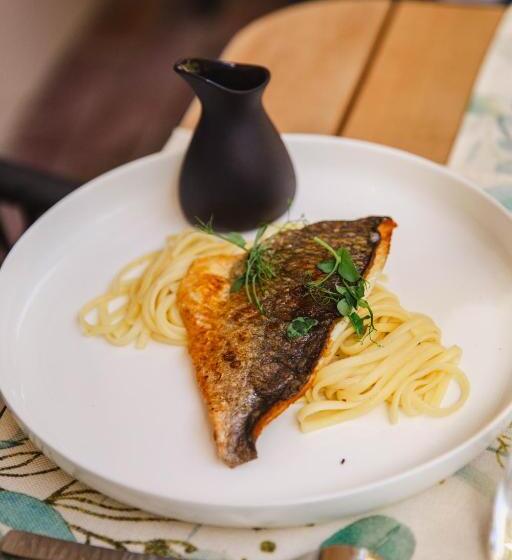 هتل Le Castel Cabourg Hôtel & Spa  Restaurant La Calypso