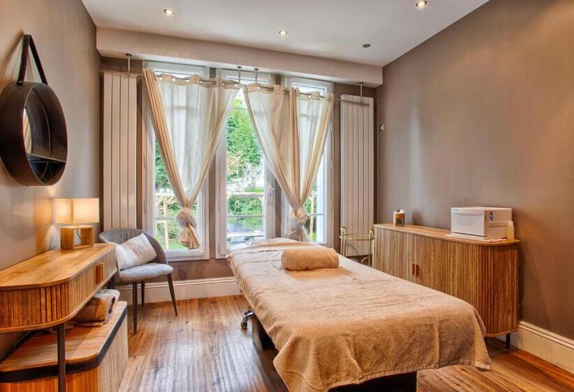 هتل Le Castel Cabourg Hôtel & Spa  Restaurant La Calypso