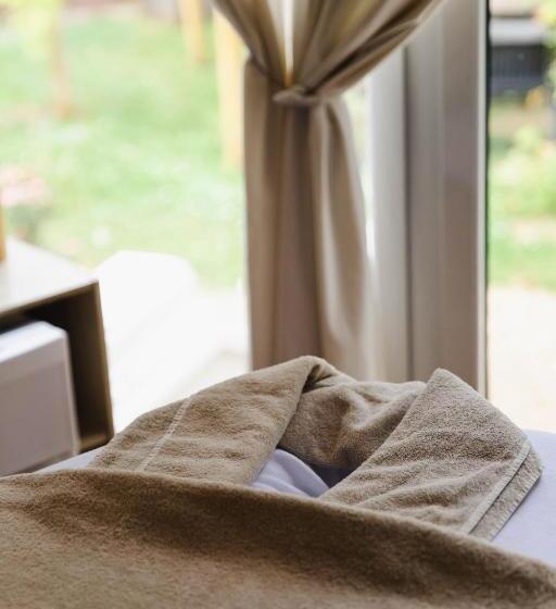 هتل Le Castel Cabourg Hôtel & Spa  Restaurant La Calypso