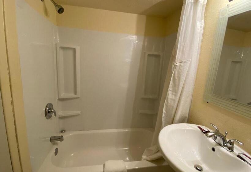 فندق على الطريق Dollar Save Inn