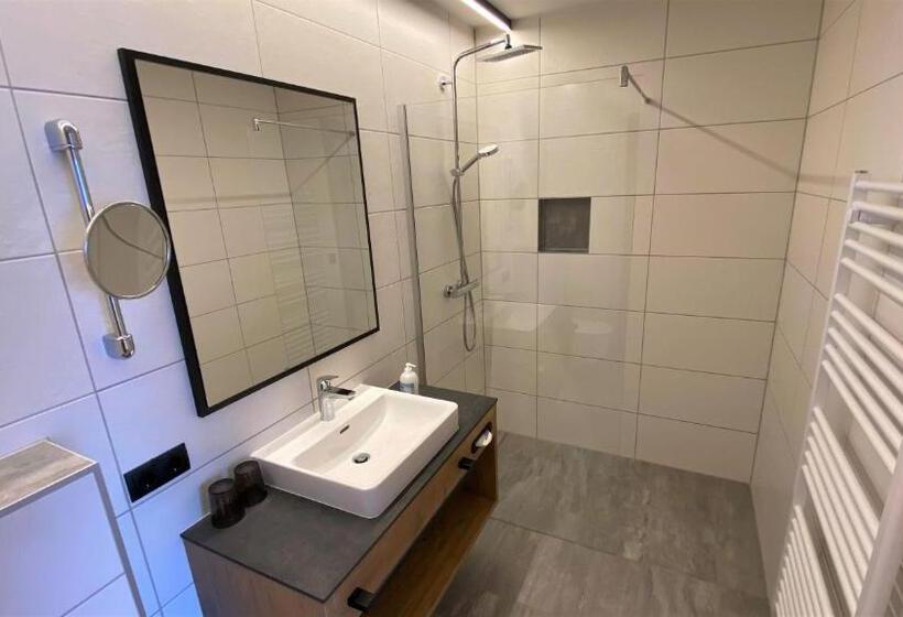 پانسیون Garni Binta