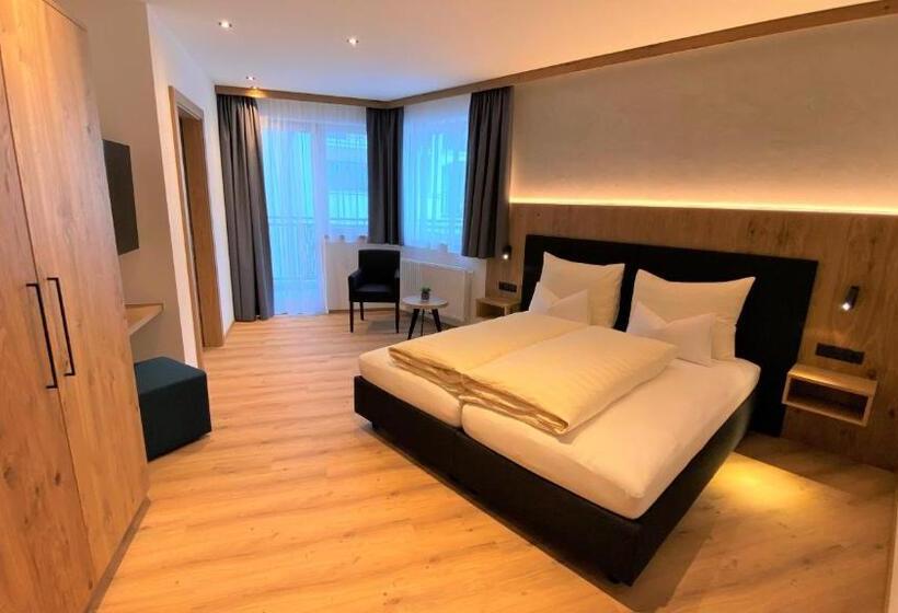 پانسیون Garni Binta