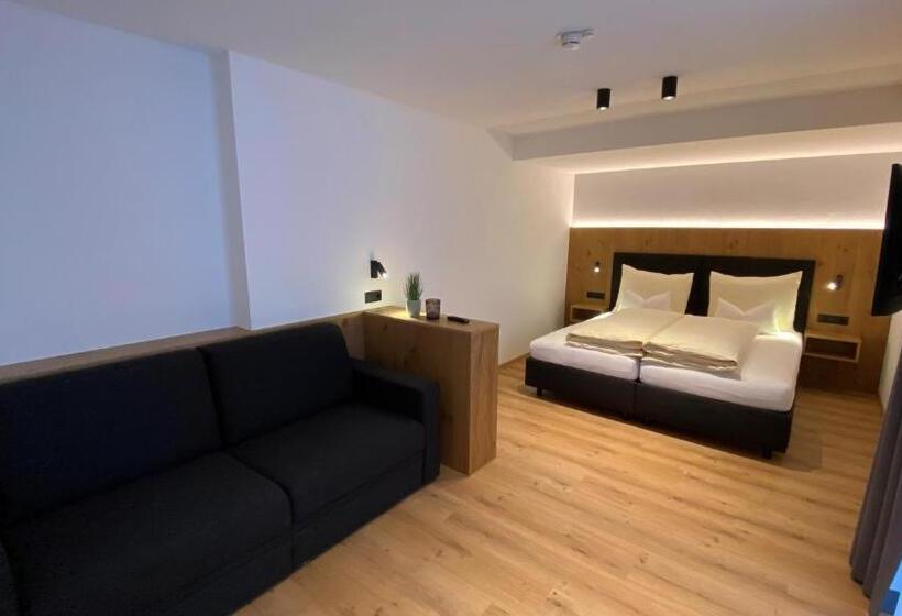 پانسیون Garni Binta