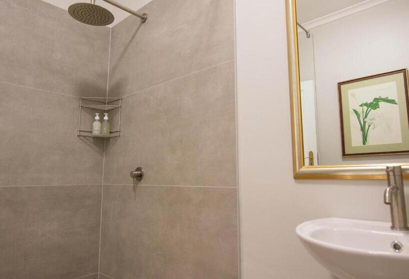 پانسیون Rozenburg Guest House