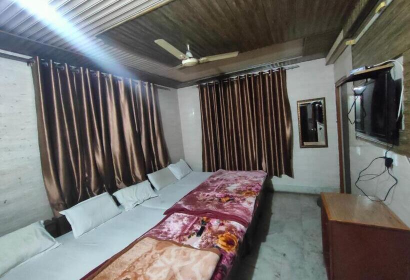 پانسیون Shubhadra Guest House