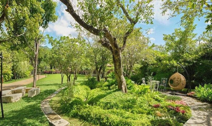 استراحتگاه The Hidden Village Khao Yai