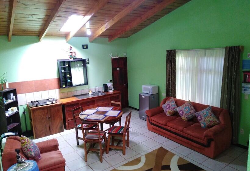 تختخواب و صبحانه Cassidini House