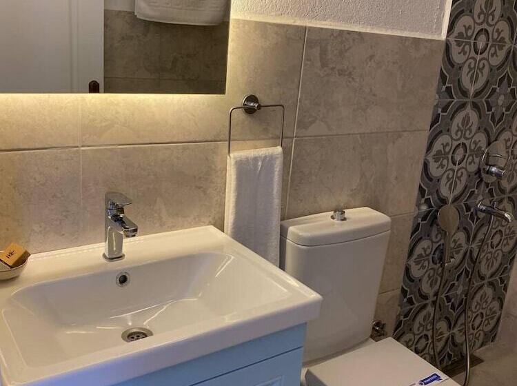 تختخواب و صبحانه Litri Otel