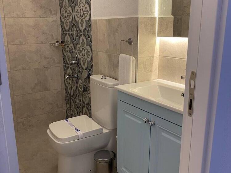 تختخواب و صبحانه Litri Otel