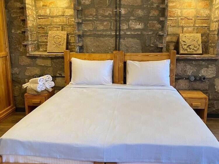 تختخواب و صبحانه Litri Otel