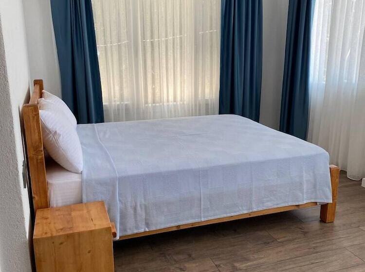 تختخواب و صبحانه Litri Otel