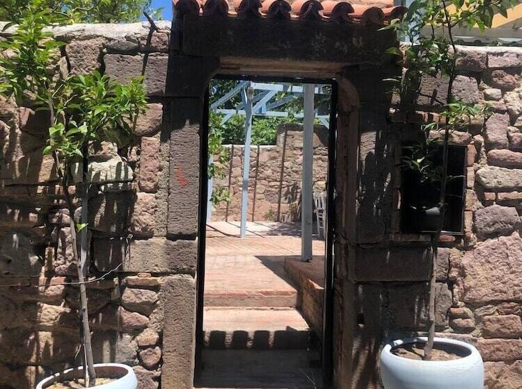تختخواب و صبحانه Litri Otel
