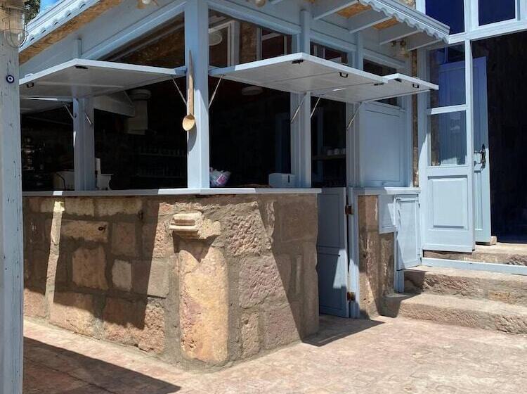 تختخواب و صبحانه Litri Otel