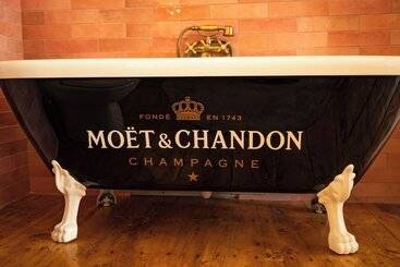 هتل Champagne House