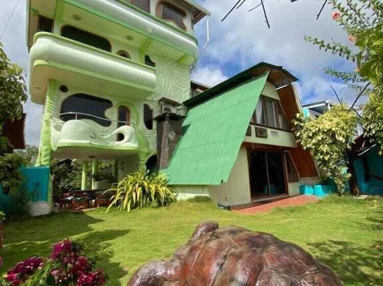 هتل Hostal Casa Edén