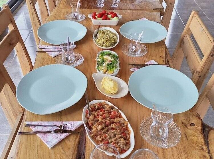 בית מלון כפרי Pamira Bungalow