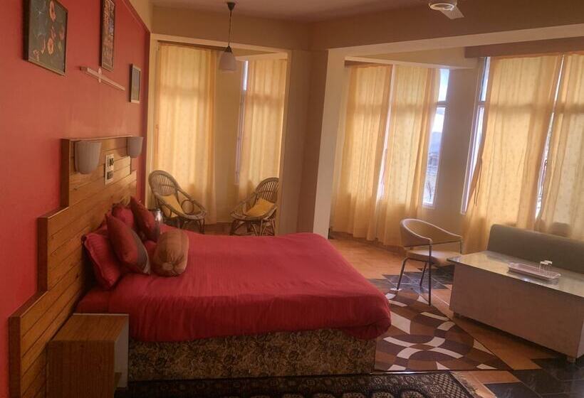 호텔 Silver Oaks Palampur