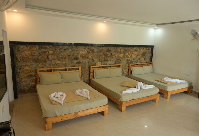 Kaadgal Resort