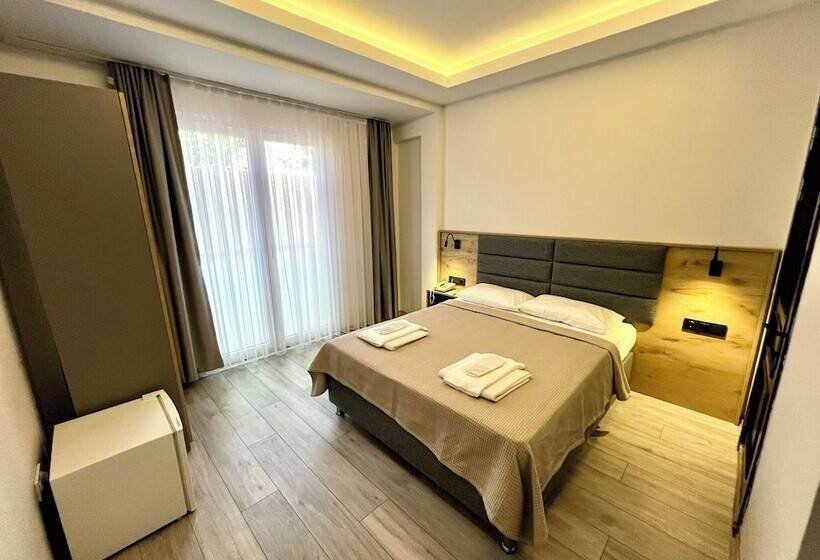 پانسیون Buyukada Hotel Carla