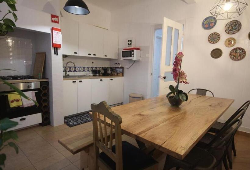 پانسیون Nautic M1 R2 Classy & Cozy Double Room With Shared Bathroom In Marques Pombal