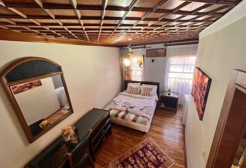 پانسیون Tarihi Sarı Konak