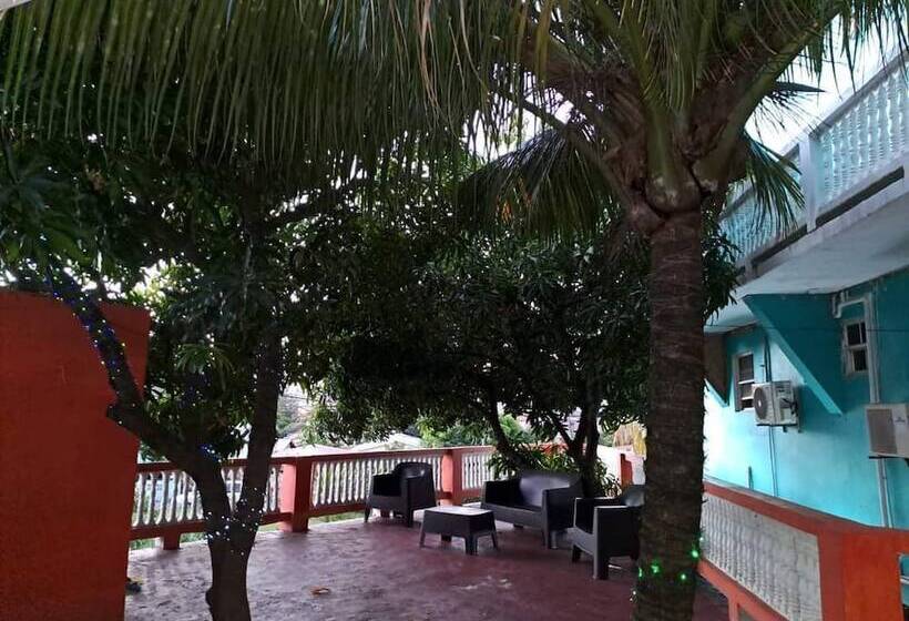 Bay Heights Escape