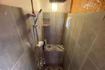 تختخواب و صبحانه Mell10 House
