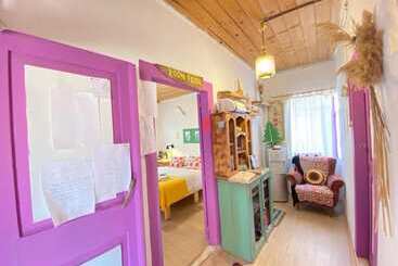 تختخواب و صبحانه Mell10 House