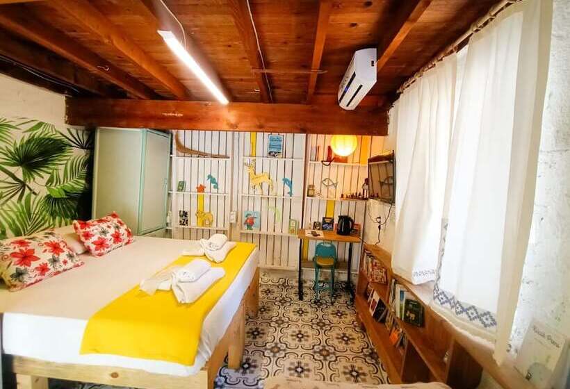 تختخواب و صبحانه Mell10 House