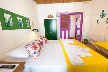 تختخواب و صبحانه Mell10 House