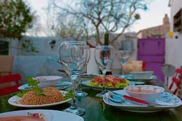 تختخواب و صبحانه Mell10 House