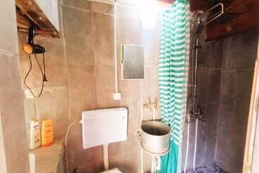 تختخواب و صبحانه Mell10 House