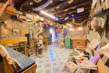 تختخواب و صبحانه Mell10 House