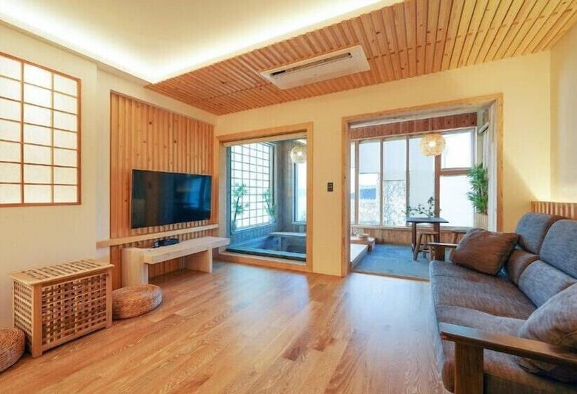 Groove In Cafe Pension