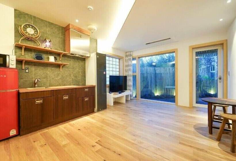 Groove In Cafe Pension