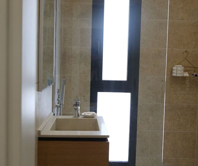 هتل B&b Champagne Vlore Bay