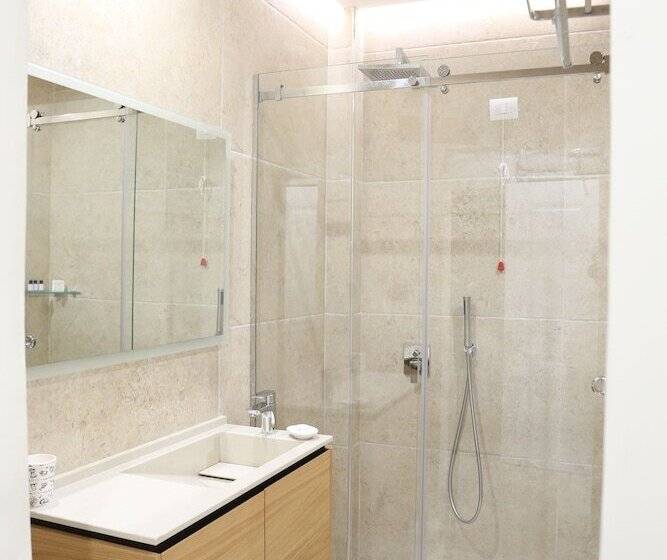 هتل B&b Champagne Vlore Bay